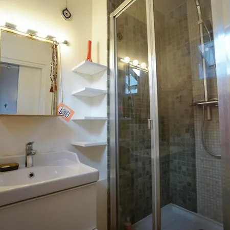 Comfortable Near Montmartre With Balcon Parigi